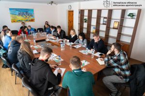 У Запоріжжі посилюють координацію роботи транзитного центру для евакуйованих людей